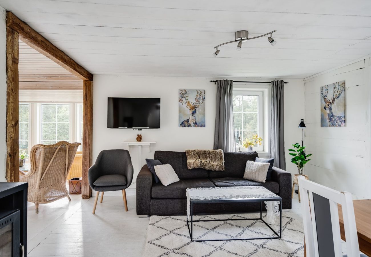 Ferienhaus in Knäred - Geräumiges und modernes Haus mit Innenpool | SE02004