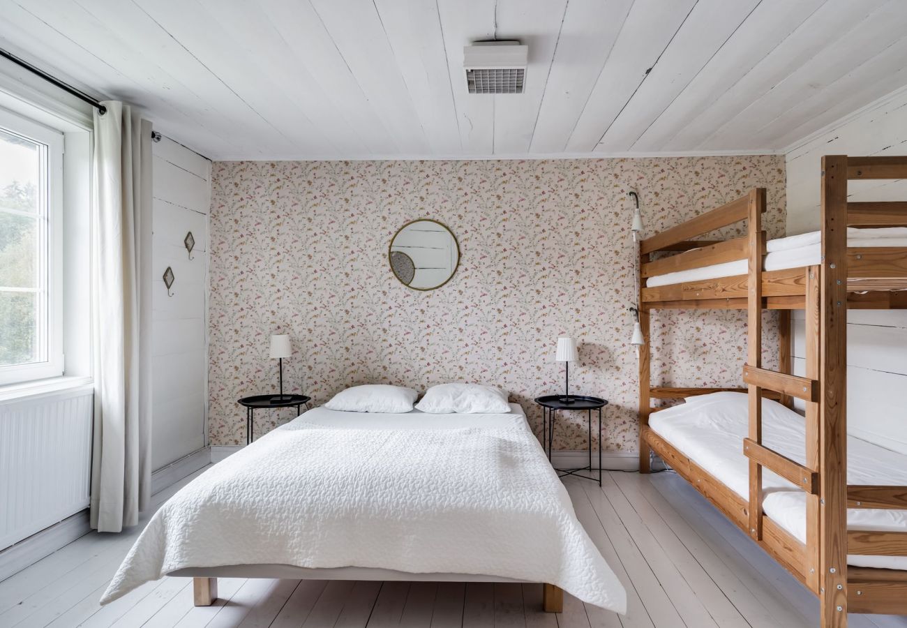 Ferienhaus in Knäred - Geräumiges und modernes Haus mit Innenpool | SE02004