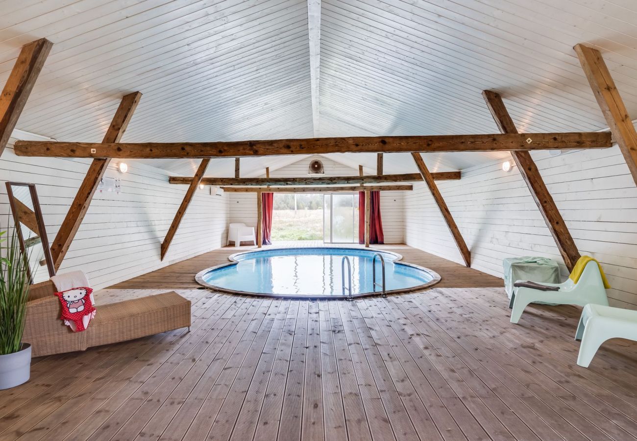 Ferienhaus in Knäred - Geräumiges und modernes Haus mit Innenpool | SE02004