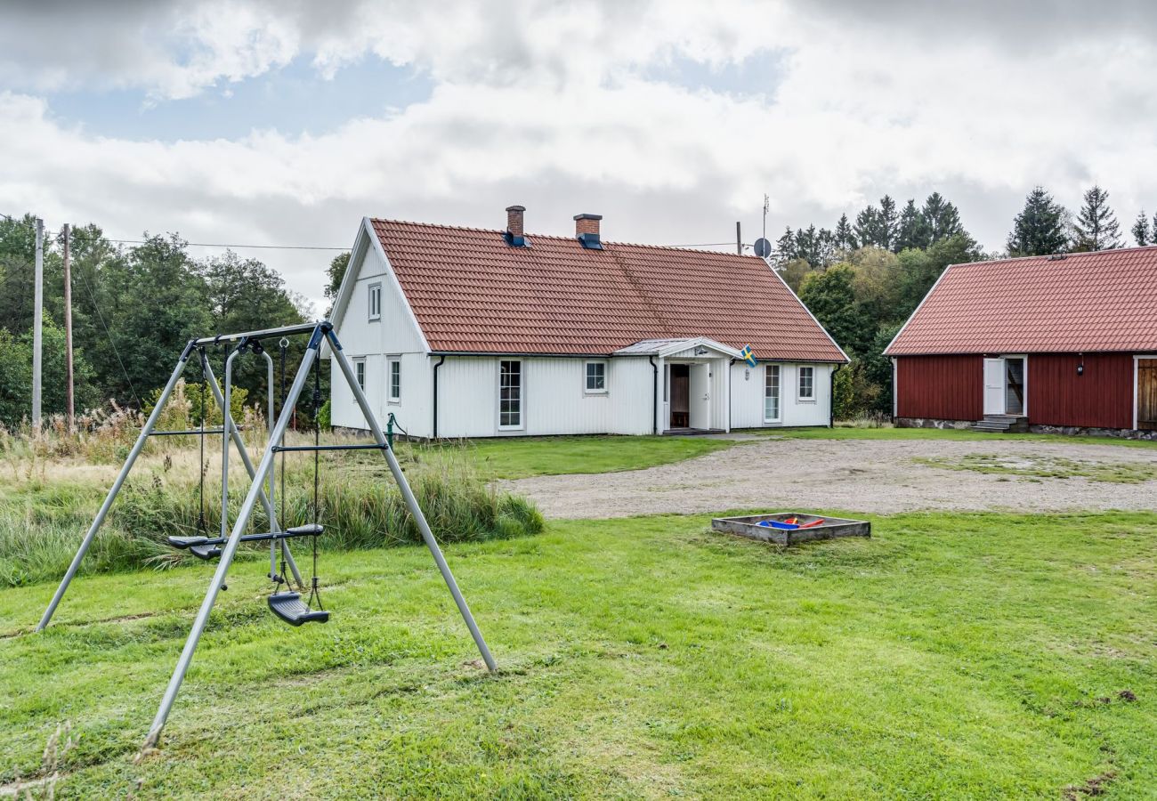 Ferienhaus in Knäred - Geräumiges und modernes Haus mit Innenpool | SE02004