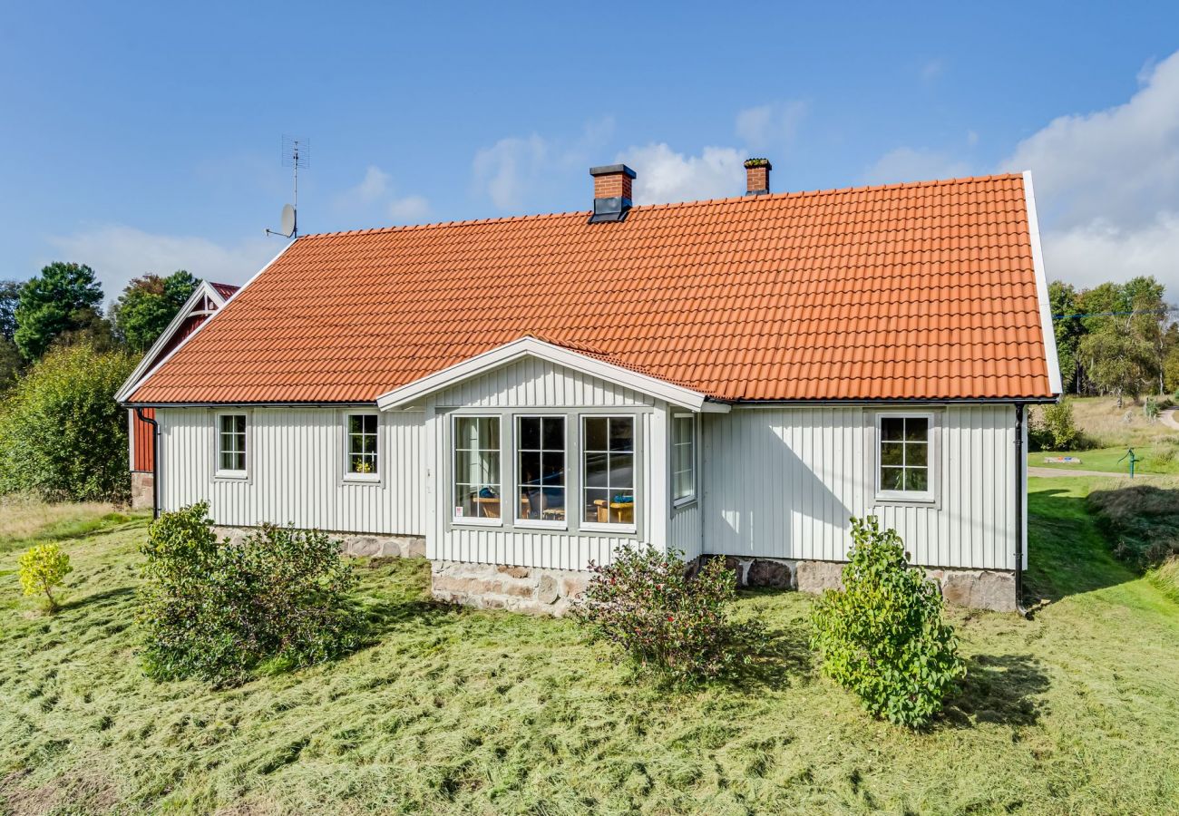 Ferienhaus in Knäred - Geräumiges und modernes Haus mit Innenpool | SE02004
