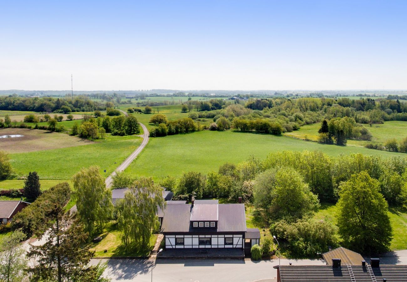 Ferienhaus in Tomelilla - Großes und schön eingerichtetes Poolhaus auf Österlen  | SE01010