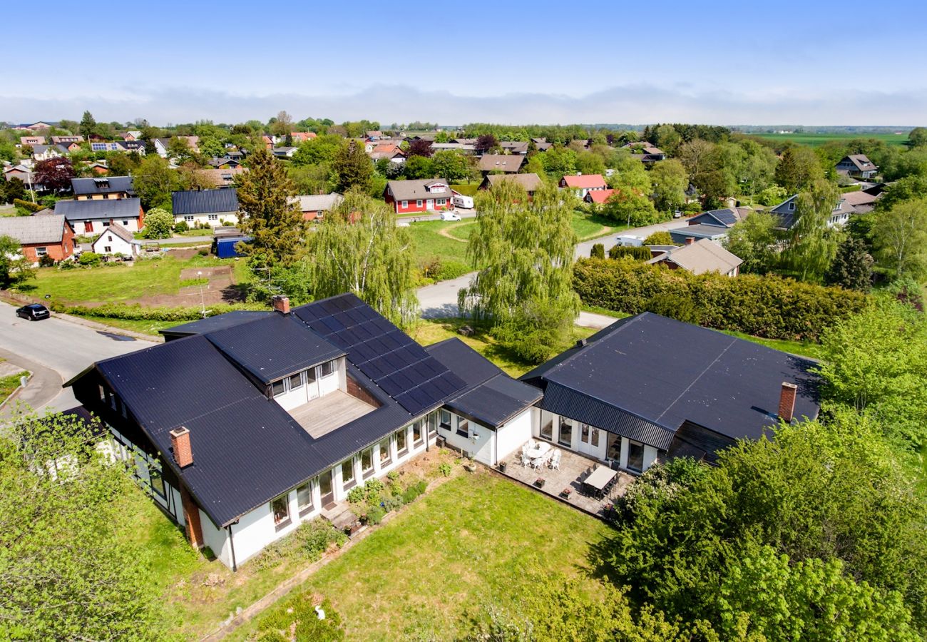 Ferienhaus in Tomelilla - Großes und schön eingerichtetes Poolhaus auf Österlen  | SE01010