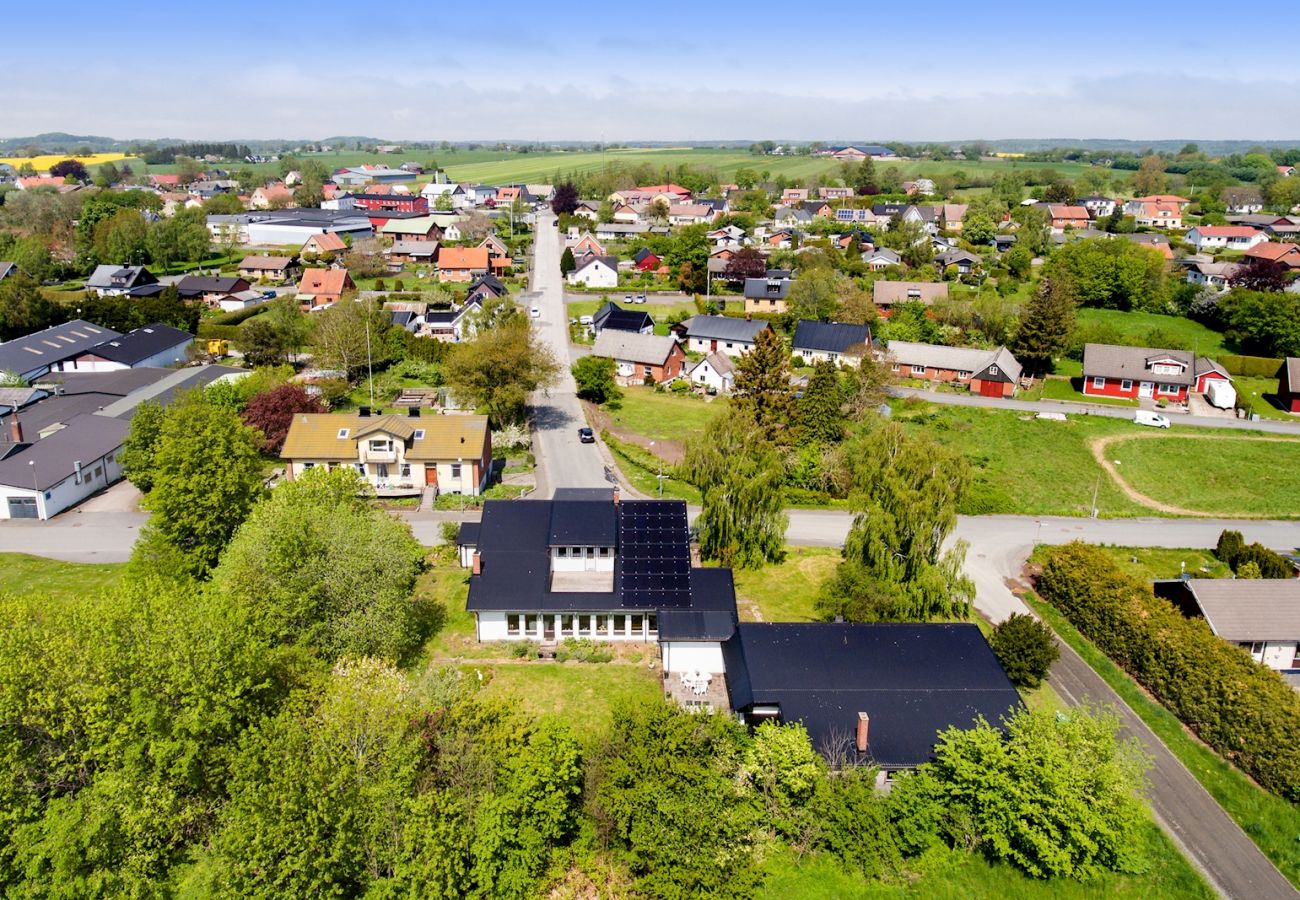 Ferienhaus in Tomelilla - Großes und schön eingerichtetes Poolhaus auf Österlen  | SE01010