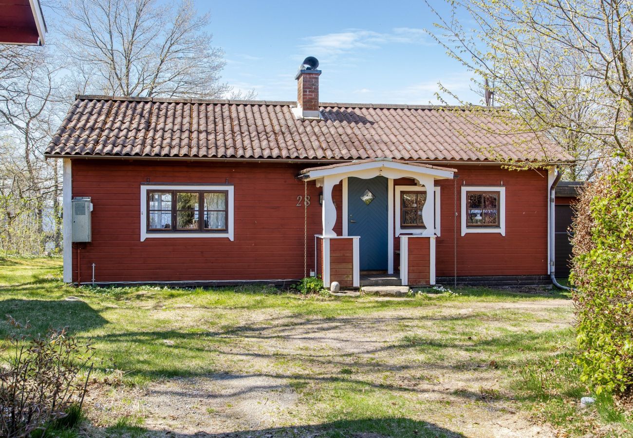 Haus in Ljungby - Ferienhaus in traumhafter Lage und privatem Seegrundstück