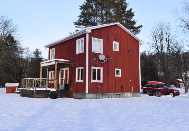 Ferienhaus in Stöllet - Gemütliches Ferienhaus in Värmland in der Nähe von unberührter Wildnis und Skifahren | SE18008