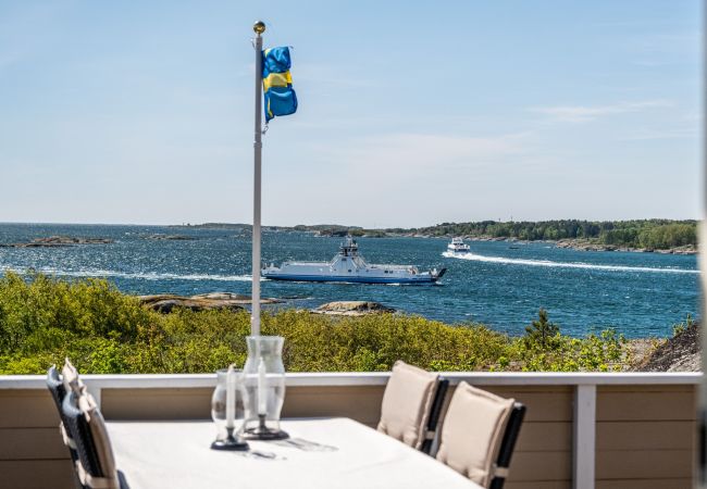 Ferienhaus in Donsö - Große und geräumige Unterkunft mit Meerblick auf Donsö | SE08030