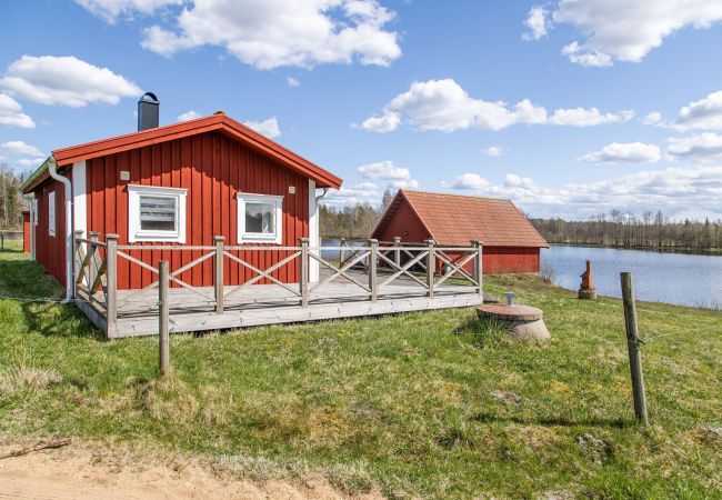 Ferienhaus in Hamneda - Ferienhaus mit Terrasse und Blick auf den See Hängasjön | SE06014