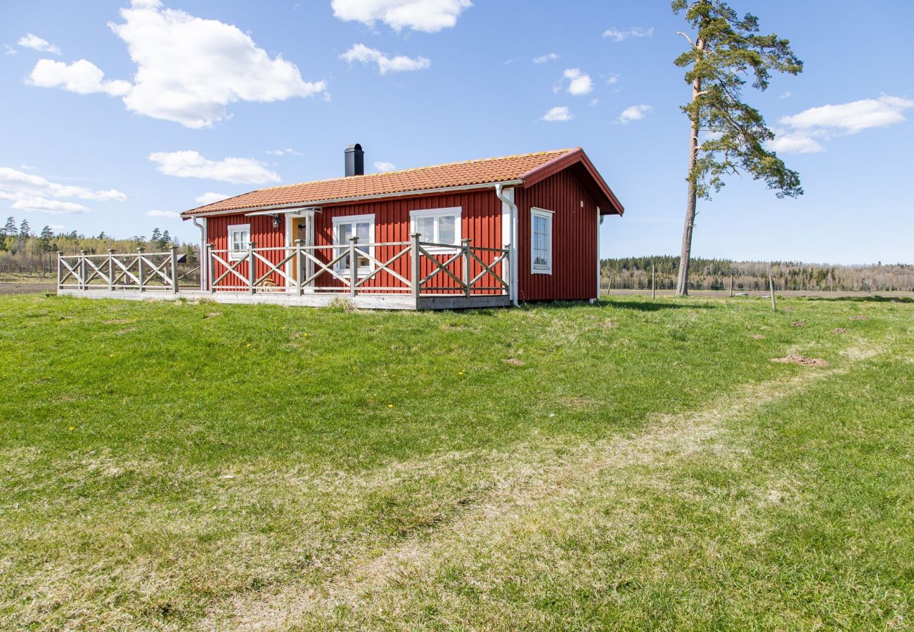 Ferienhaus in Hamneda - Ferienhaus mit Terrasse und Blick auf den See Hängasjön | SE06014