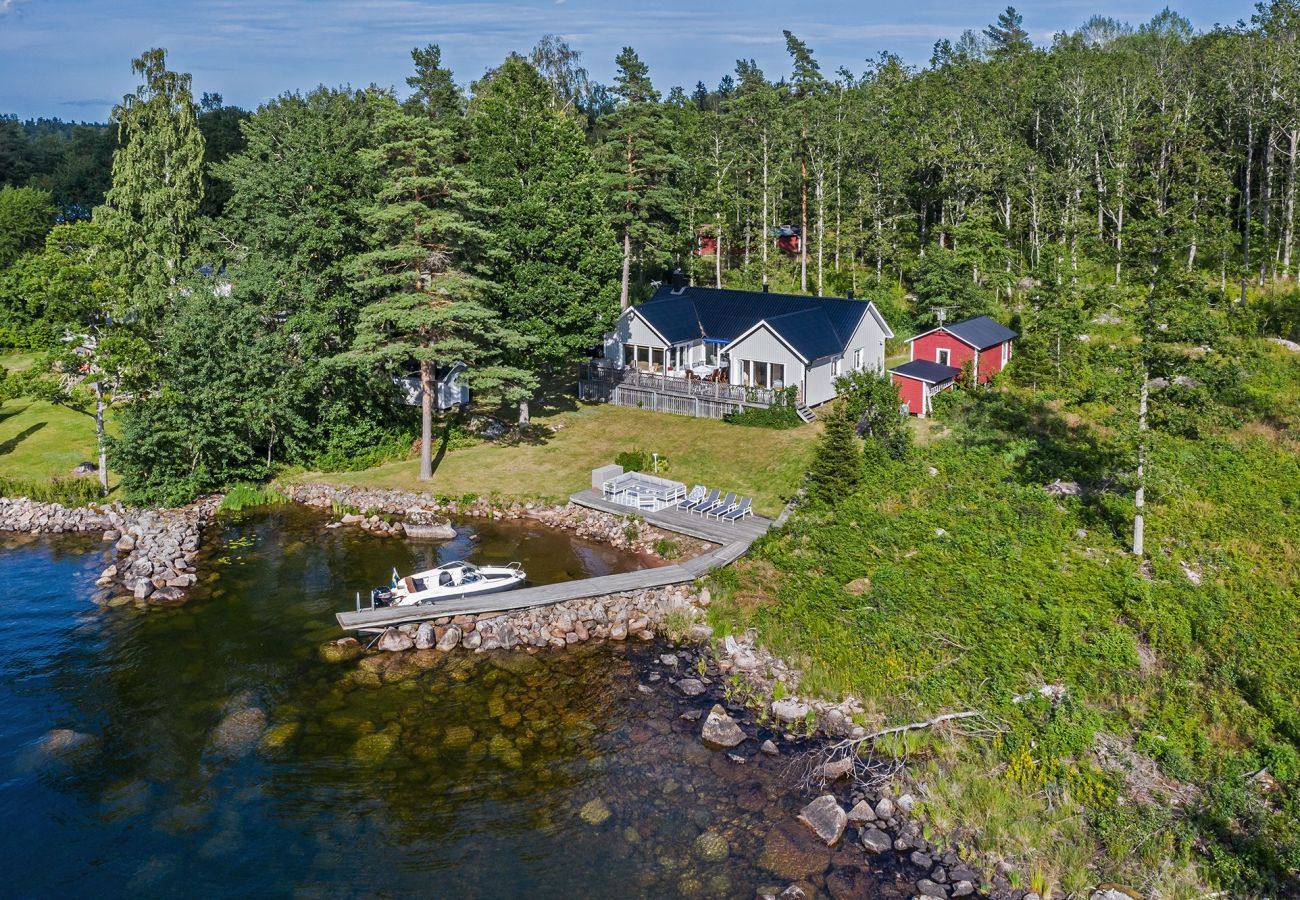 Ferienhaus in Ydre - Schönes Ferienhaus mit eigenem Badebereich und Bootssteg 