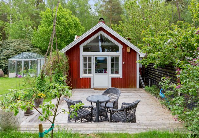  in Motala - Gemütliches Ferienhaus im schönen Pariserviken in Motala