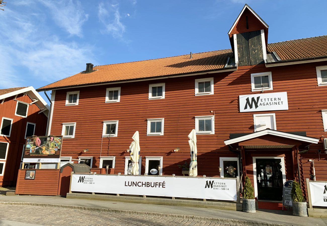 Ferienhaus in Motala - Neu gebautes Attefallshus am wunderschönen Varamostrand | SE01011