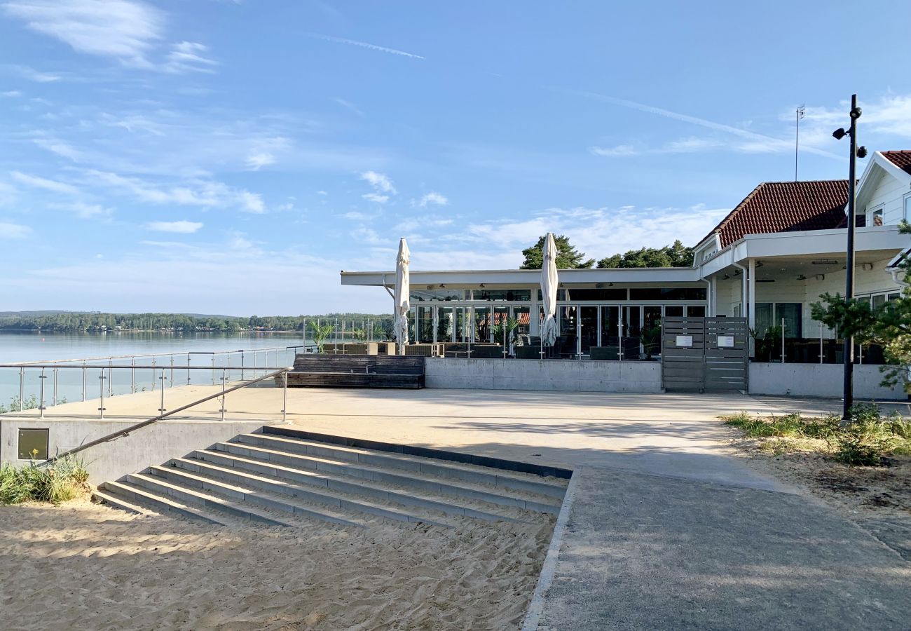 Ferienhaus in Motala - Neu gebautes Attefallshus am wunderschönen Varamostrand | SE01011