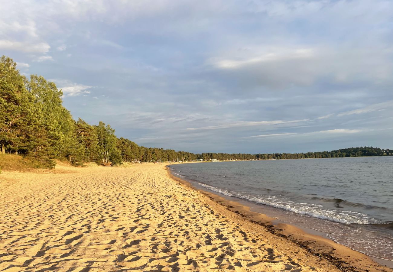 Ferienhaus in Motala - Neu gebautes Attefallshus am wunderschönen Varamostrand | SE01011