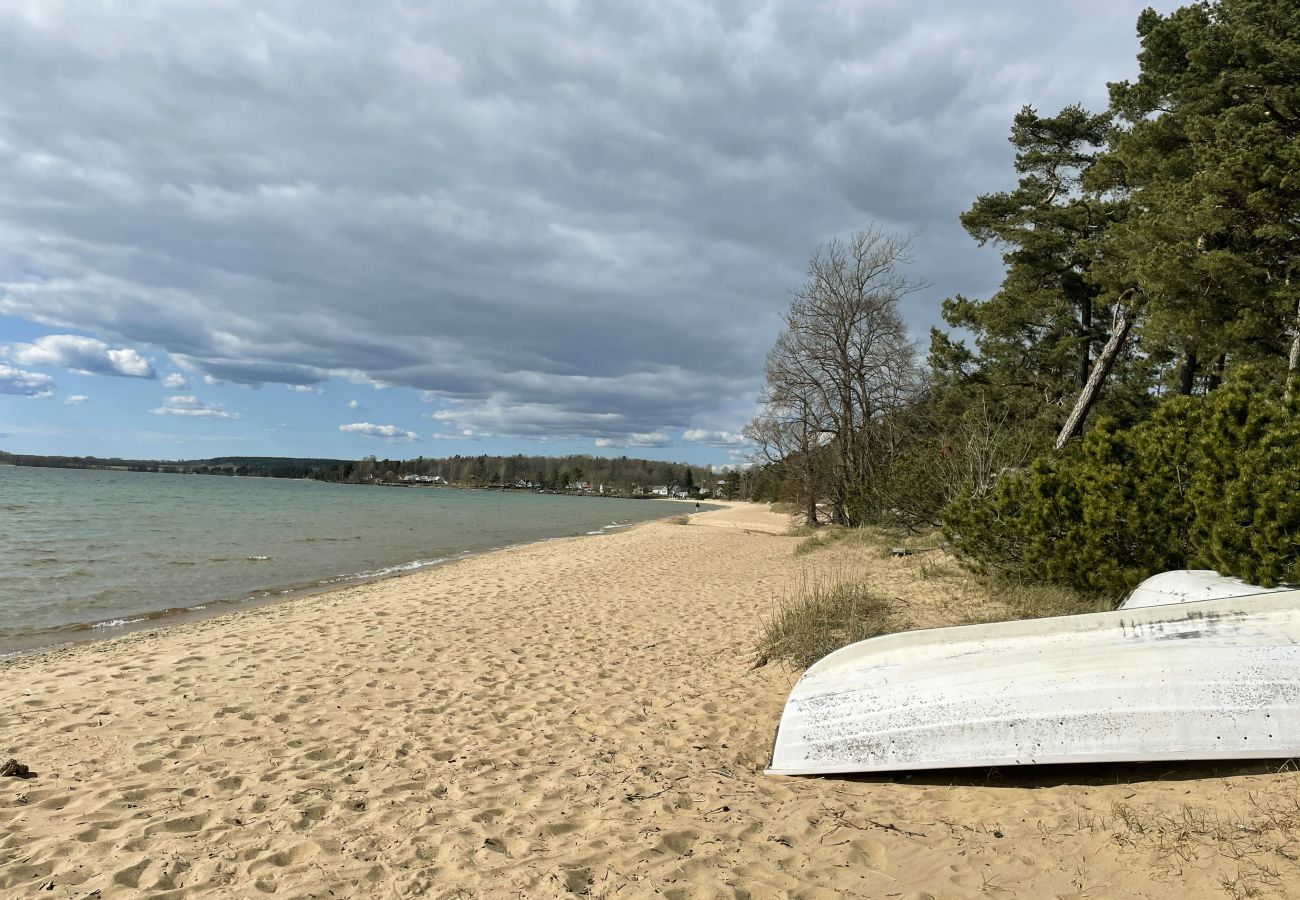 Ferienhaus in Motala - Neu gebautes Attefallshus am wunderschönen Varamostrand | SE01011