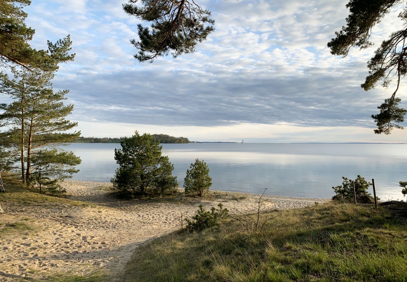 Ferienhaus in Motala - Neu gebautes Attefallshus am wunderschönen Varamostrand | SE01011