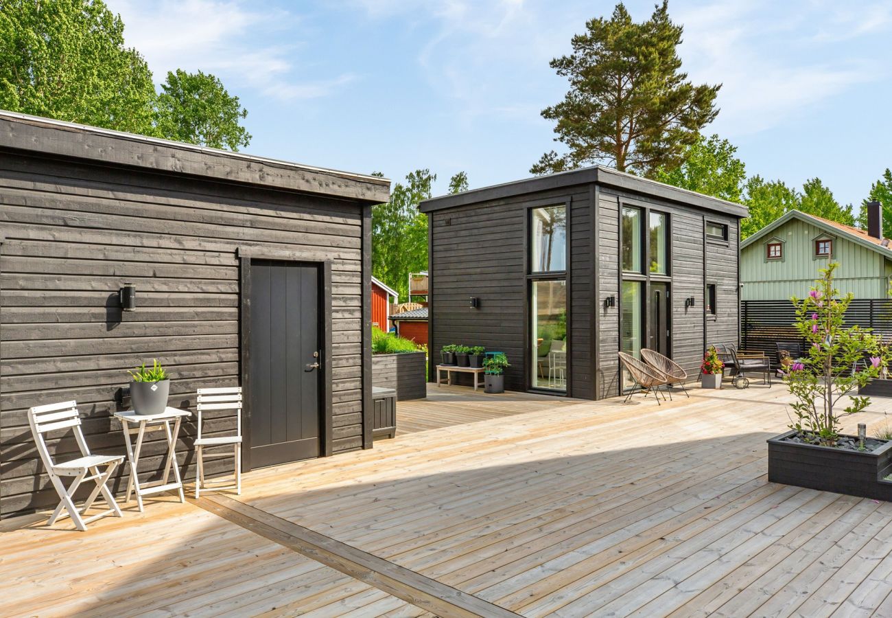 Ferienhaus in Motala - Neu gebautes Attefallshus am wunderschönen Varamostrand | SE01011