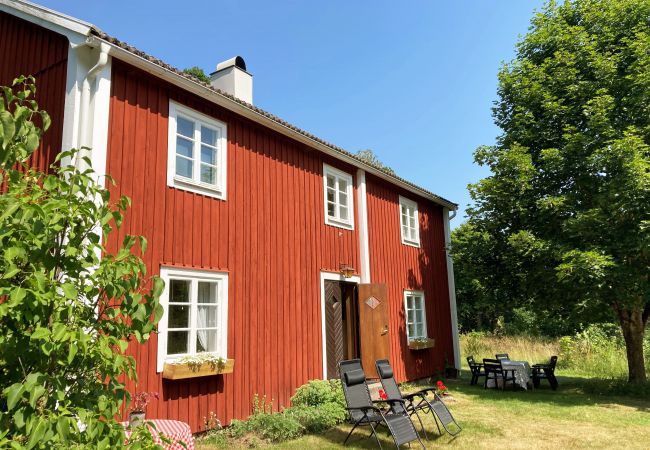  in Ryd - Alleingelegenes Ferienhaus , 100 Meter vom See Åsnen | SE06026