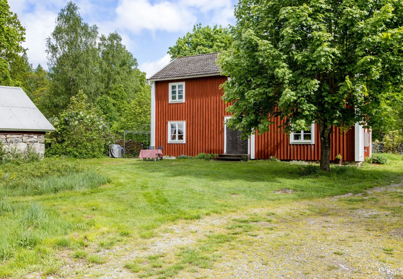Haus in Ryd - Schönes Ferienhaus, 100 Meter vom See Åsnen