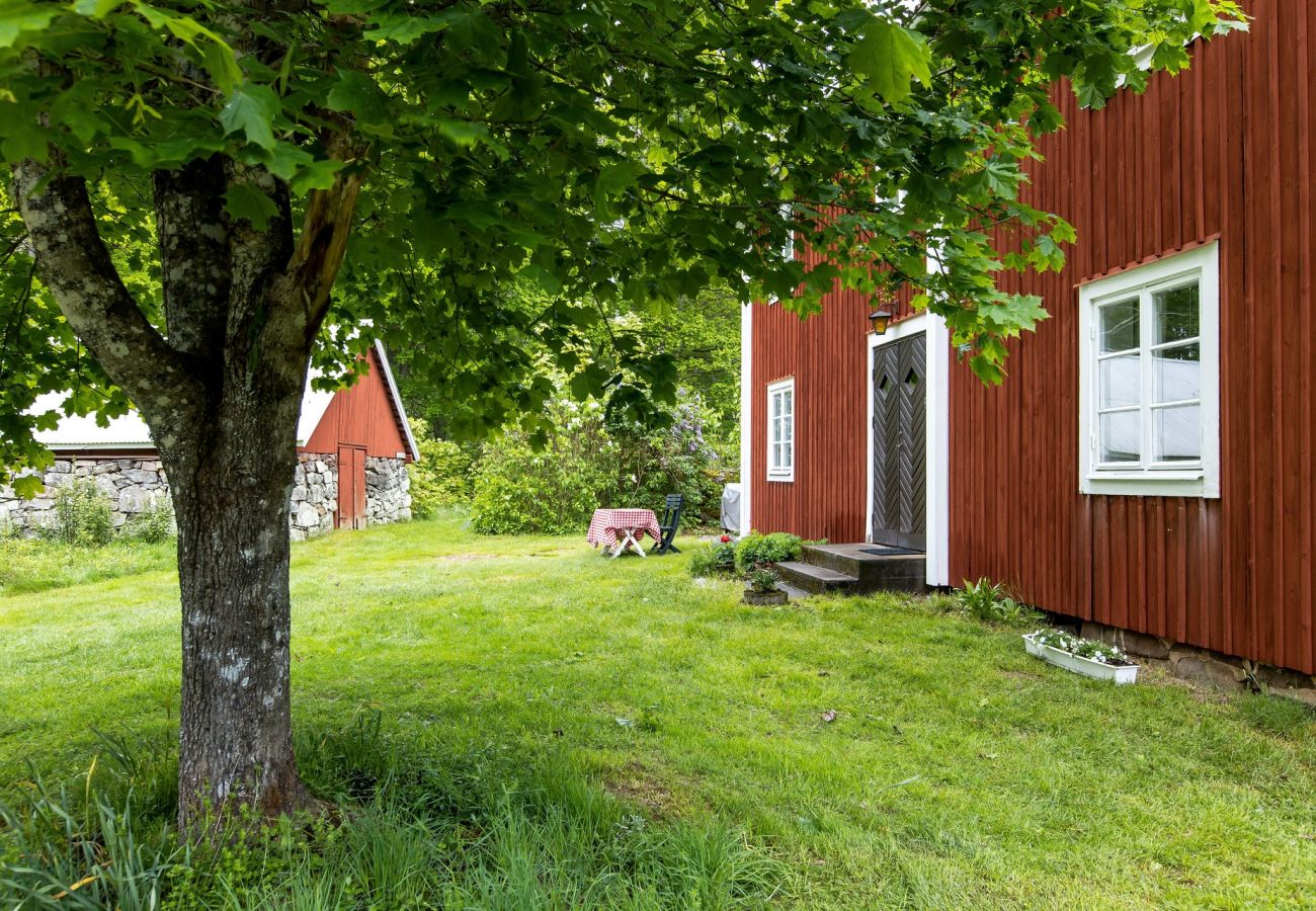 Ferienhaus in Ryd - Schönes Ferienhaus, 100 Meter vom See Åsnen