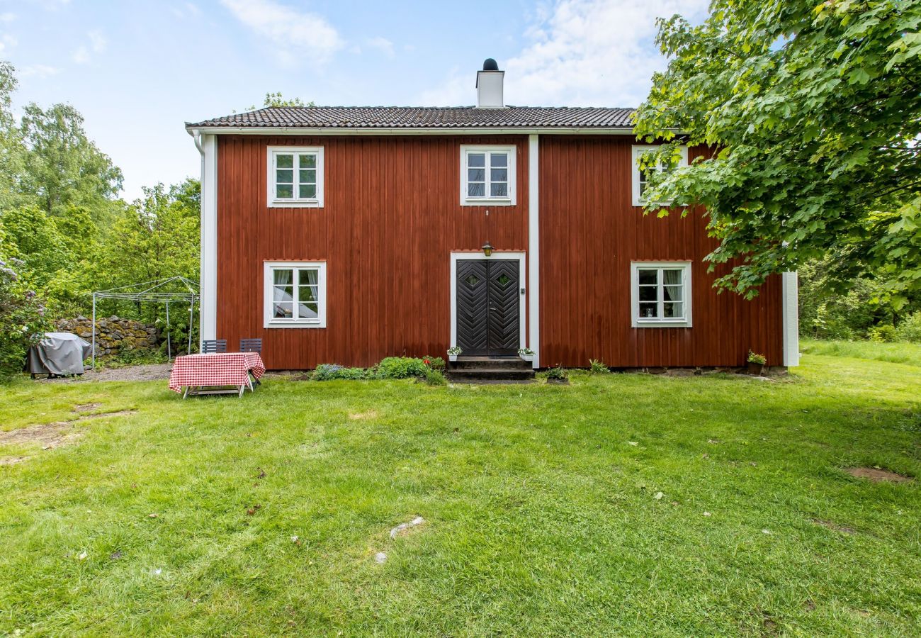 Haus in Ryd - Schönes Ferienhaus, 100 Meter vom See Åsnen
