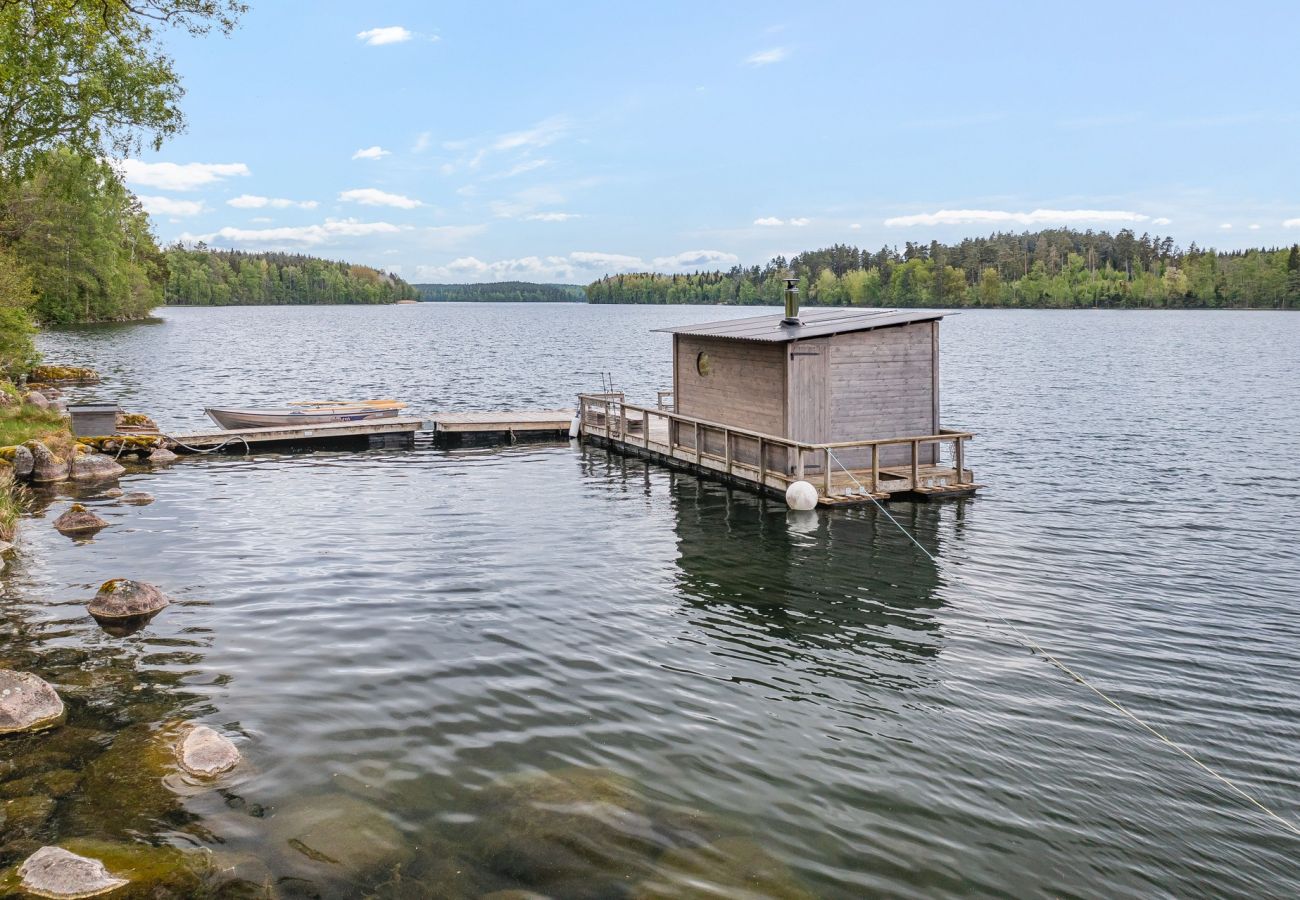 Ferienhaus in Tranås - Schönes Haus in Tranås mit herrlicher Lage am See Loren | SE10012