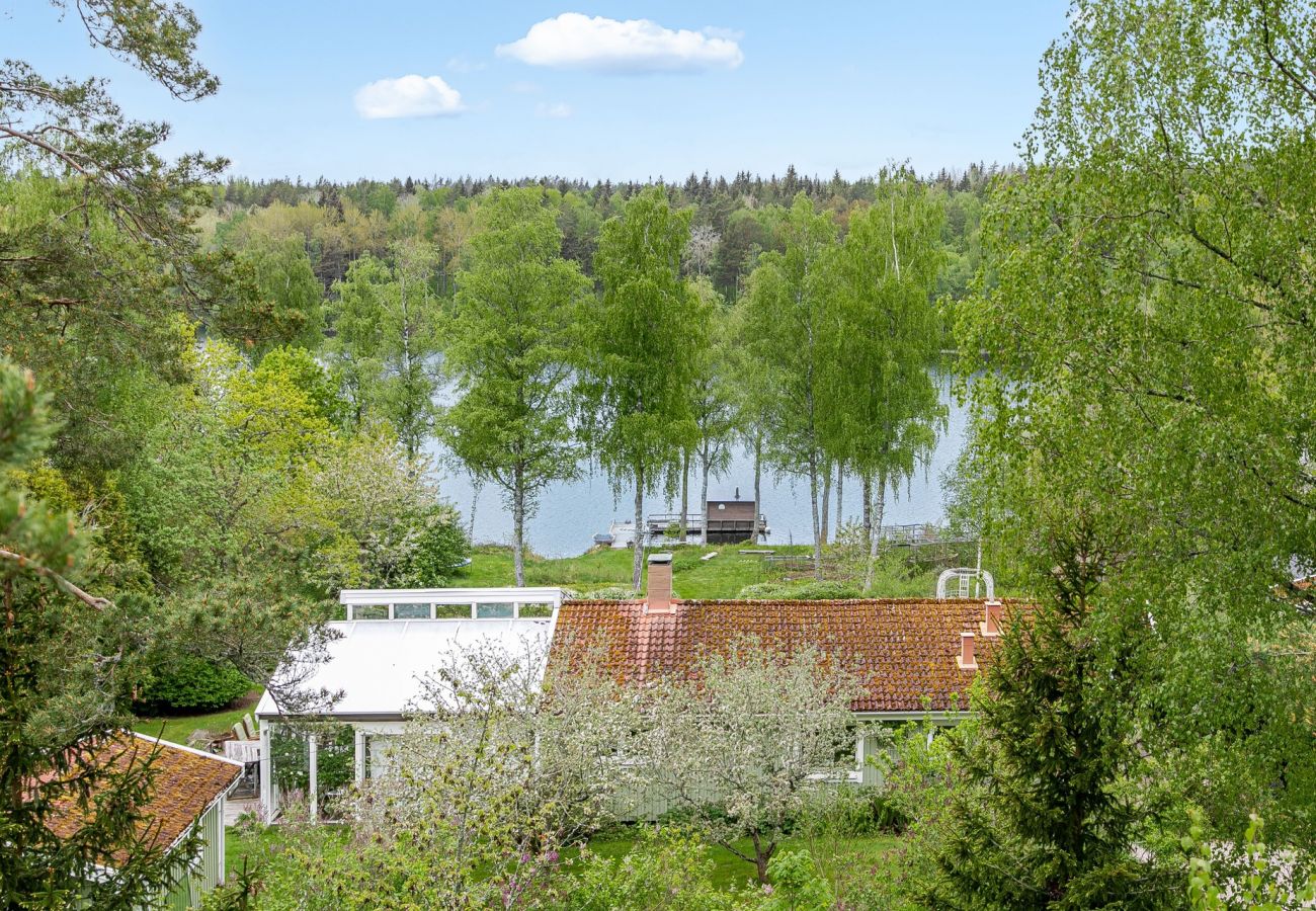 Ferienhaus in Tranås - Schönes Haus in Tranås mit herrlicher Lage am See Loren | SE10012