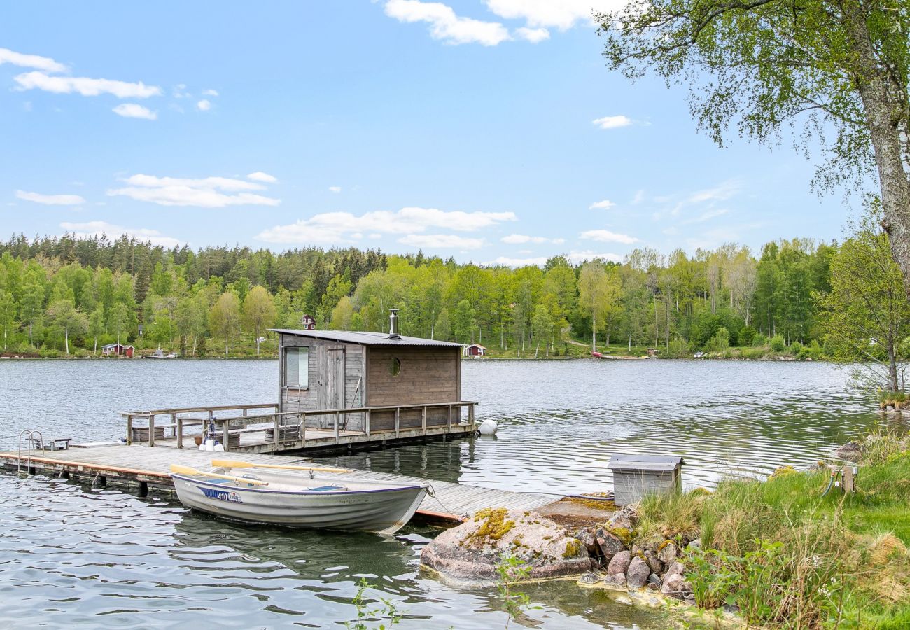 Ferienhaus in Tranås - Schönes Haus in Tranås mit herrlicher Lage am See Loren | SE10012