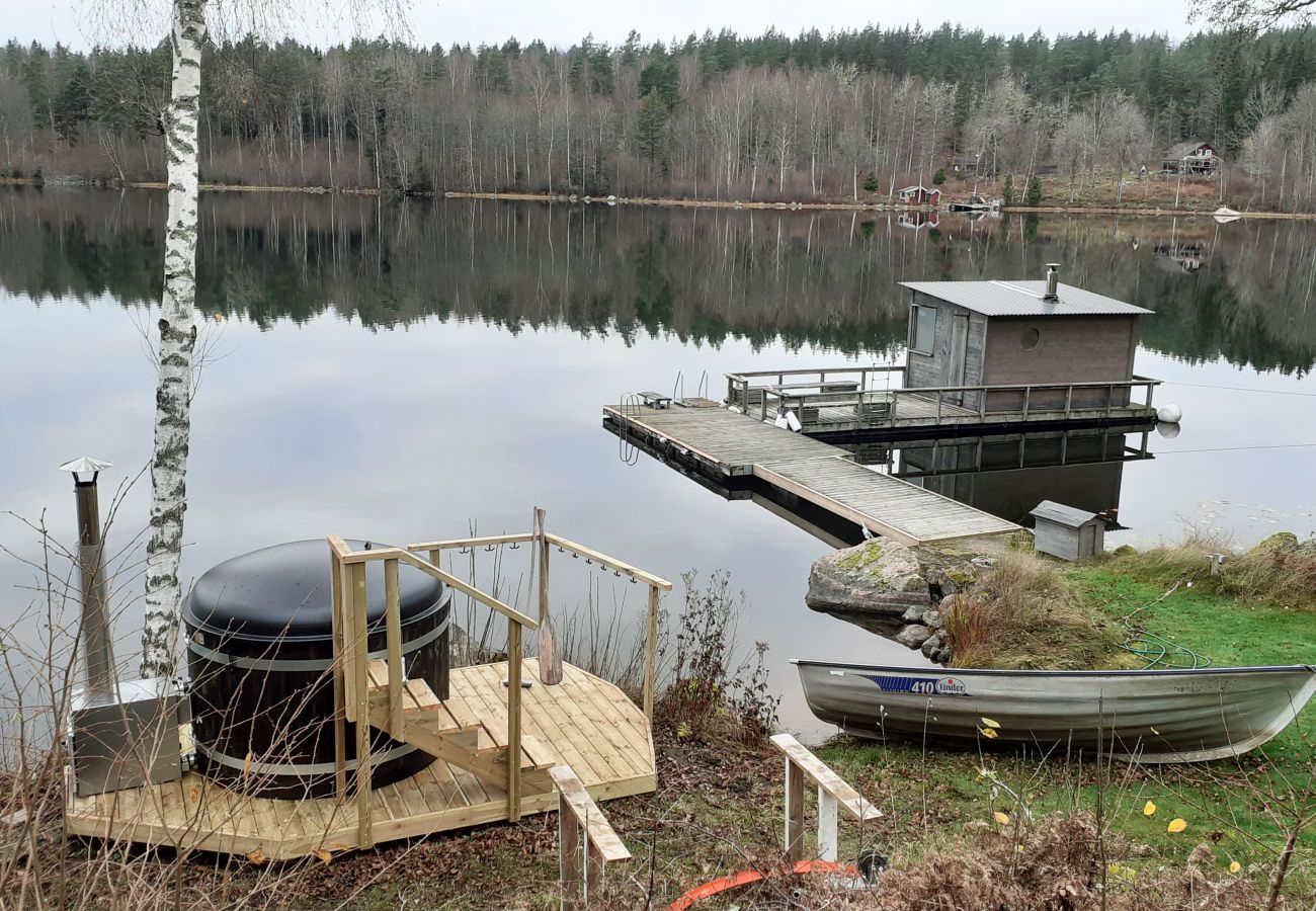 Ferienhaus in Tranås - Schönes Haus in Tranås mit herrlicher Lage am See Loren | SE10012