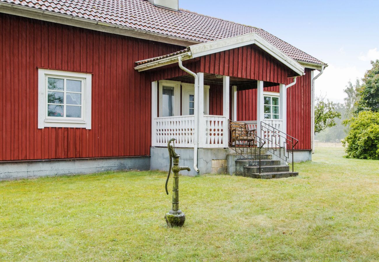 Haus in Vittaryd - Geräumiges Ferienhaus in Flattinge, Lagan, 200 m vom See Flåren entfernt