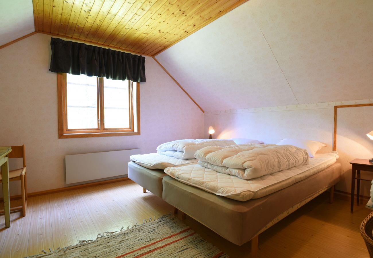 Ferienhaus in Mellerud - Gemütliches und ländliches Ferienhaus 150 Meter vom See Vänern entfernt | SE17003