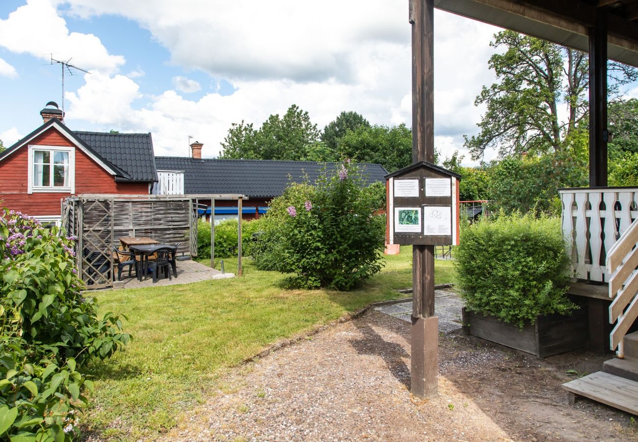Ferienwohnung in Vimmerby - Ferienwohnung mit gemütlichem Innenhof mitten in Vimmerby