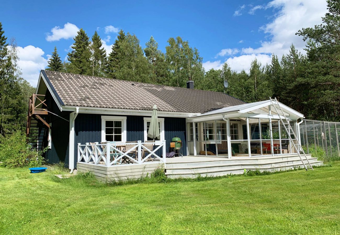 Ferienhaus in Sundborn - Modernes Ferienhaus in Dalarna mit 200 Meter zum See