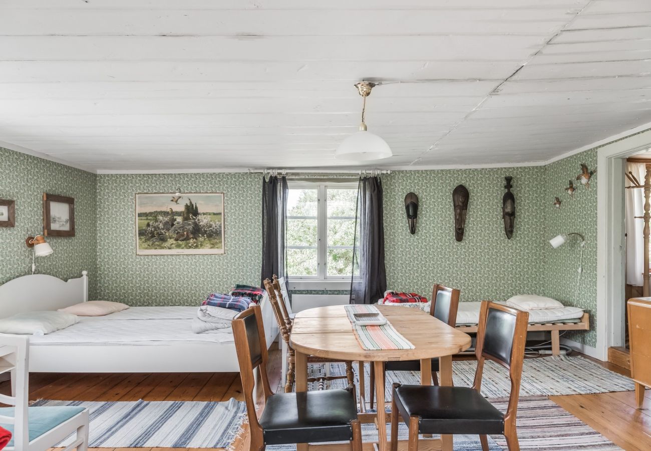Ferienhaus in Vimmerby -  Gemütliches Ferienhaus mit Nähe zum See mit Steg | SE05017