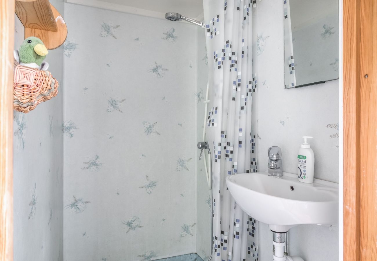 Ferienhaus in Vimmerby -  Gemütliches Ferienhaus mit Nähe zum See mit Steg | SE05017