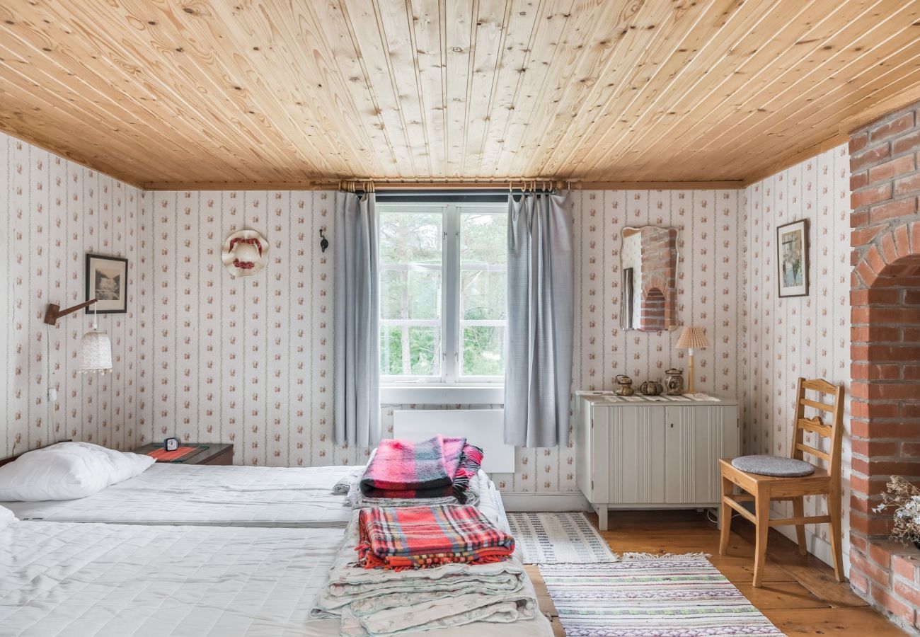 Ferienhaus in Vimmerby -  Gemütliches Ferienhaus mit Nähe zum See mit Steg | SE05017