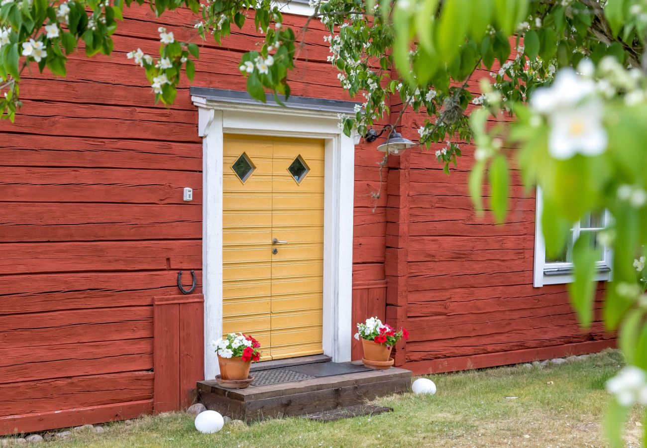 Haus in Vimmerby -  Gemütliches Ferienhaus mit Nähe zum See mit Steg