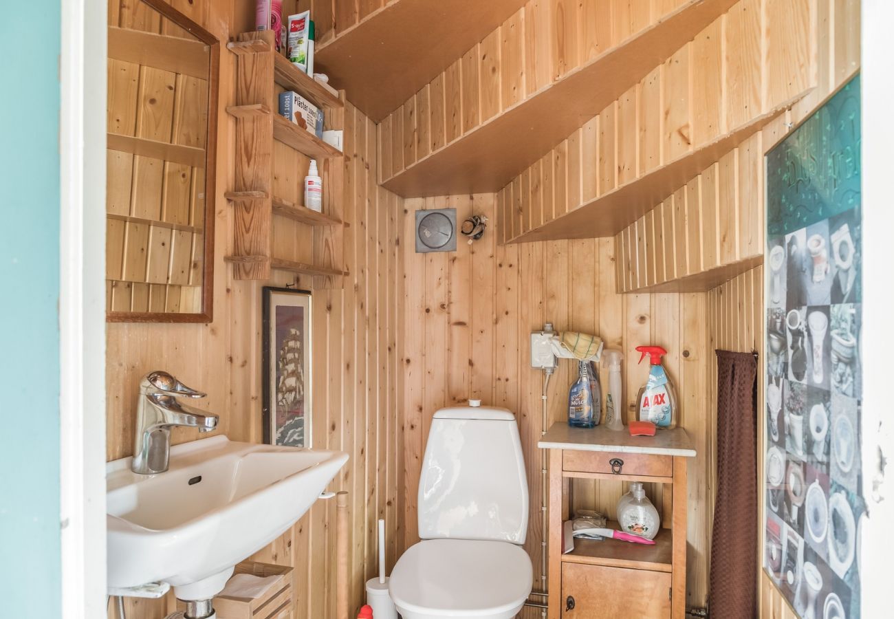 Ferienhaus in Vimmerby -  Gemütliches Ferienhaus mit Nähe zum See mit Steg | SE05017