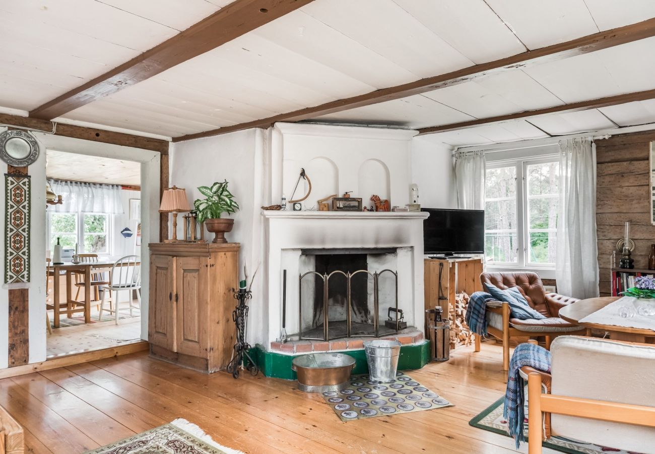 Ferienhaus in Vimmerby -  Gemütliches Ferienhaus mit Nähe zum See mit Steg | SE05017