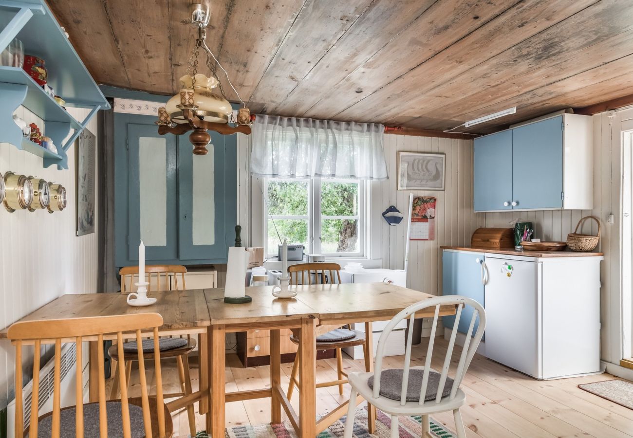 Ferienhaus in Vimmerby -  Gemütliches Ferienhaus mit Nähe zum See mit Steg | SE05017