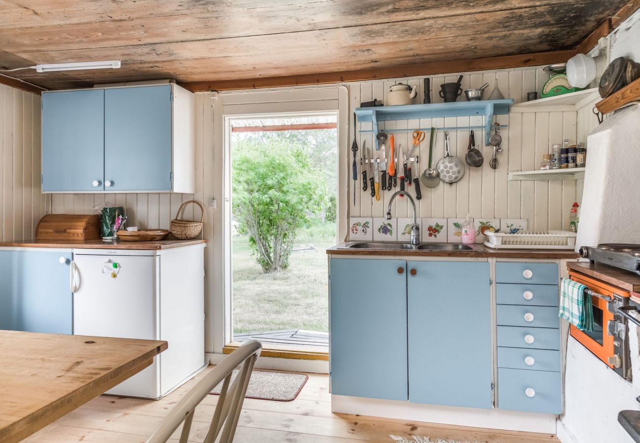 Ferienhaus in Vimmerby -  Gemütliches Ferienhaus mit Nähe zum See mit Steg | SE05017