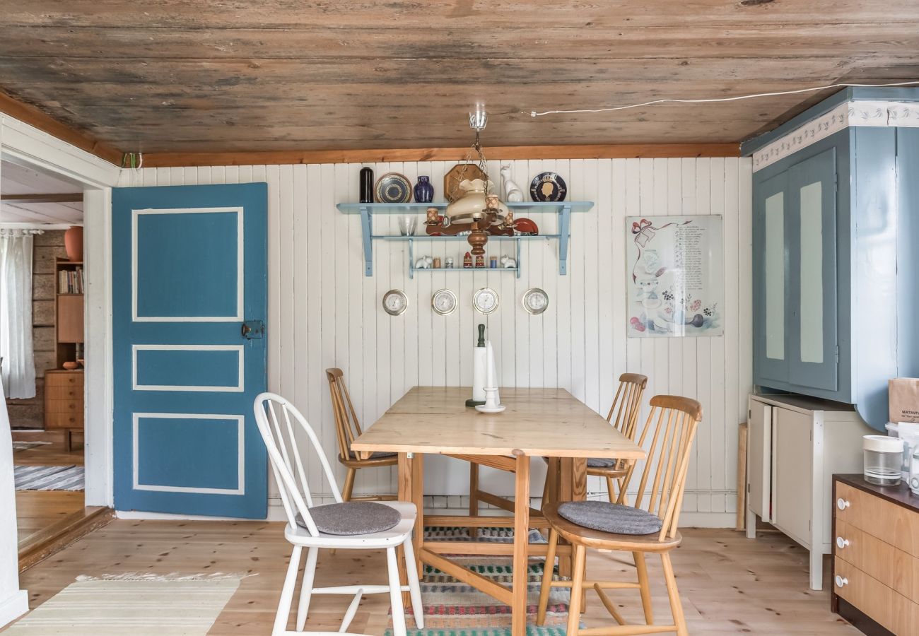Ferienhaus in Vimmerby -  Gemütliches Ferienhaus mit Nähe zum See mit Steg | SE05017