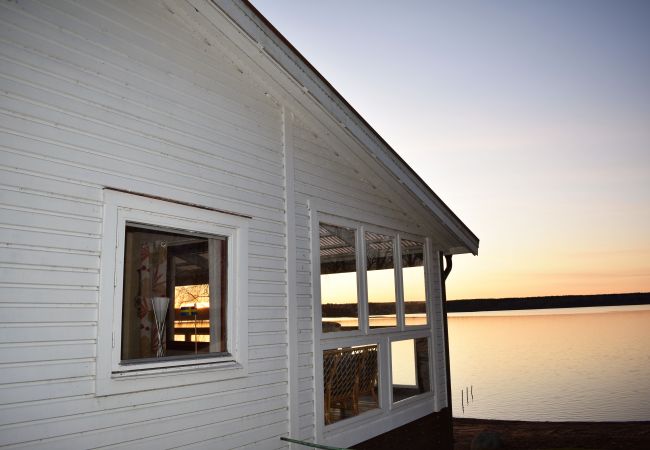 Ferienhaus in Vimmerby - Ferienhaus mit eigenem Sandstrand bei VimmerbyISE05018 