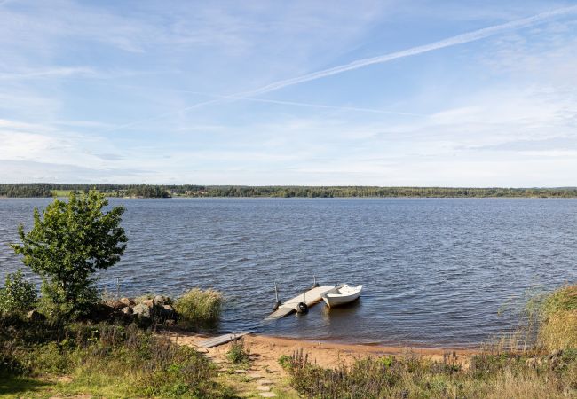 Ferienhaus in Vimmerby - Ferienhaus mit eigenem Sandstrand bei VimmerbyISE05018 