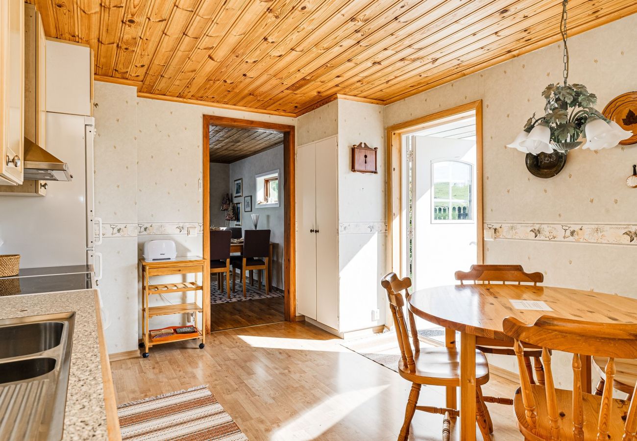 Ferienhaus in Vimmerby - Ferienhaus mit eigenem Sandstrand bei VimmerbyISE05018 