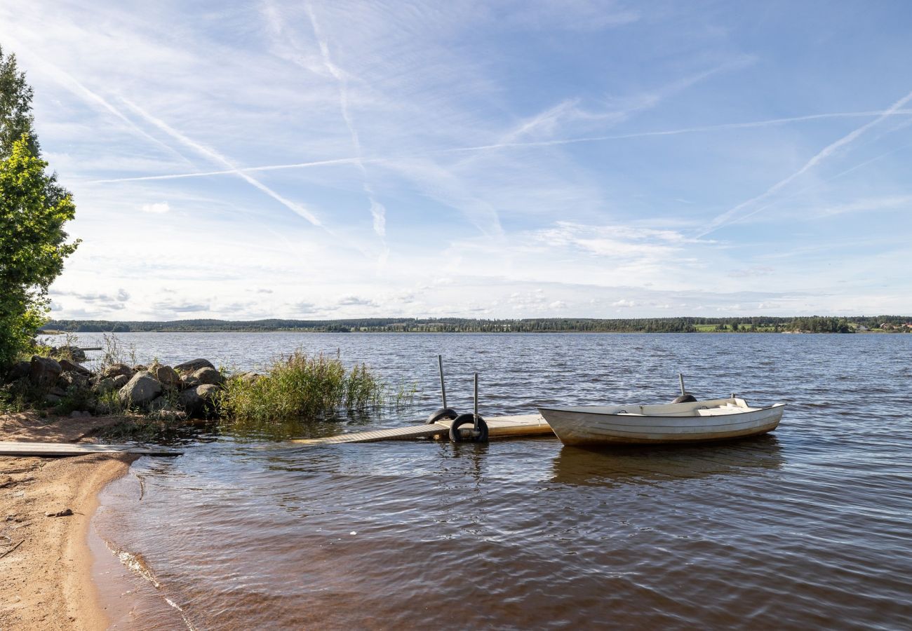 Ferienhaus in Vimmerby - Ferienhaus mit eigenem Sandstrand bei VimmerbyISE05018 