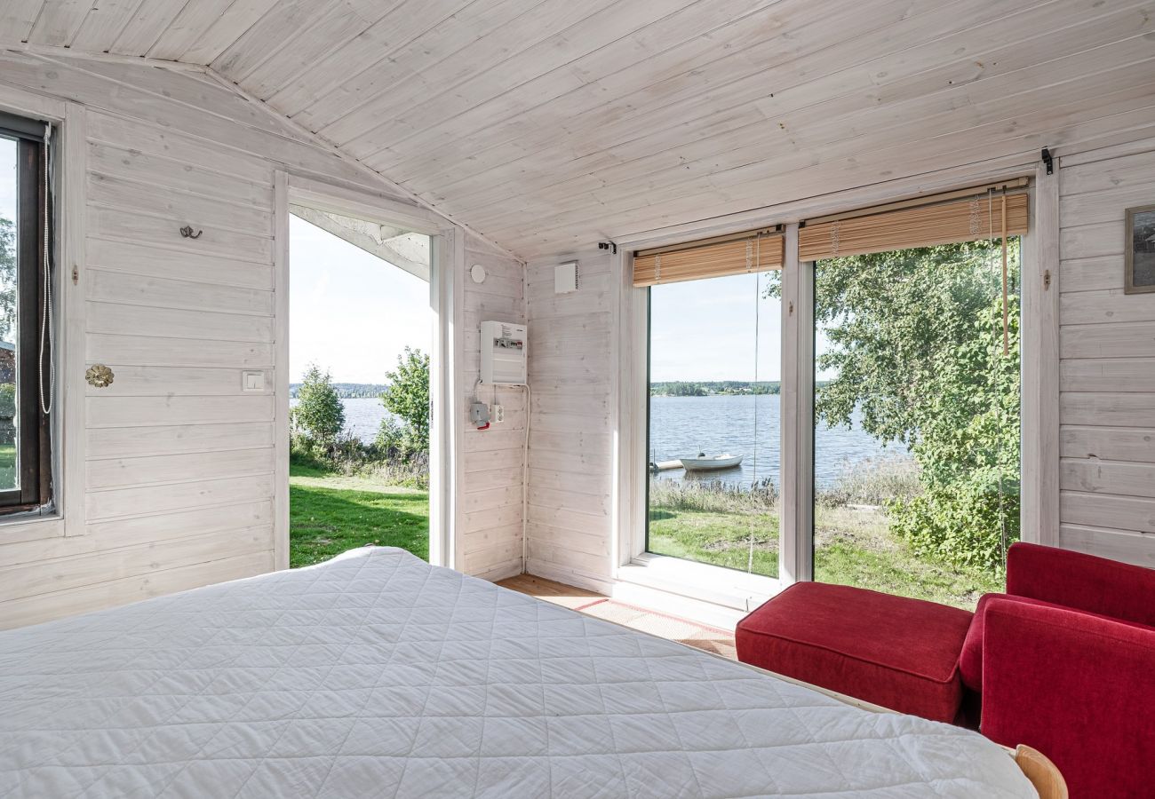 Ferienhaus in Vimmerby - Ferienhaus mit eigenem Sandstrand bei VimmerbyISE05018 