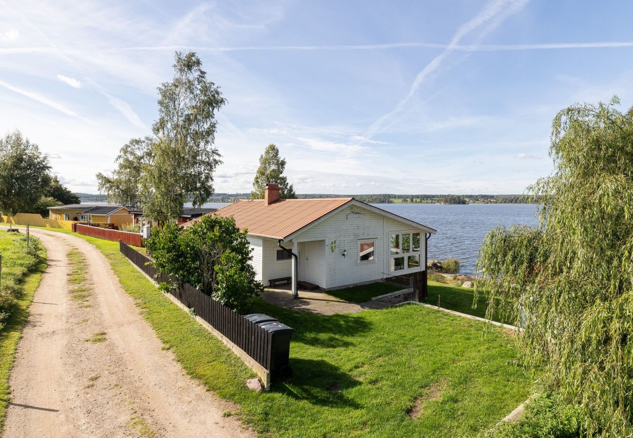 Ferienhaus in Vimmerby - Ferienhaus mit eigenem Sandstrand bei Vimmerby 