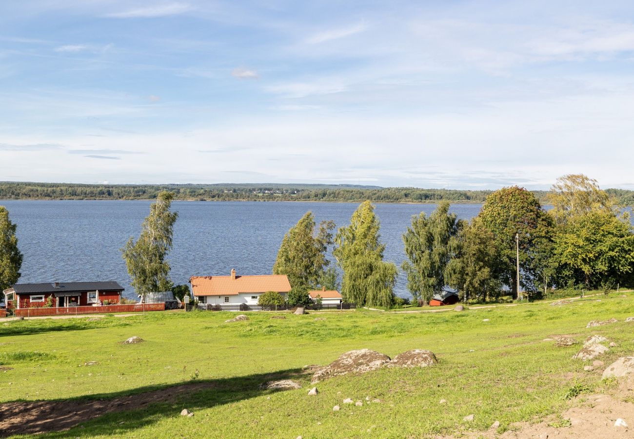 Ferienhaus in Vimmerby - Ferienhaus mit eigenem Sandstrand bei VimmerbyISE05018 