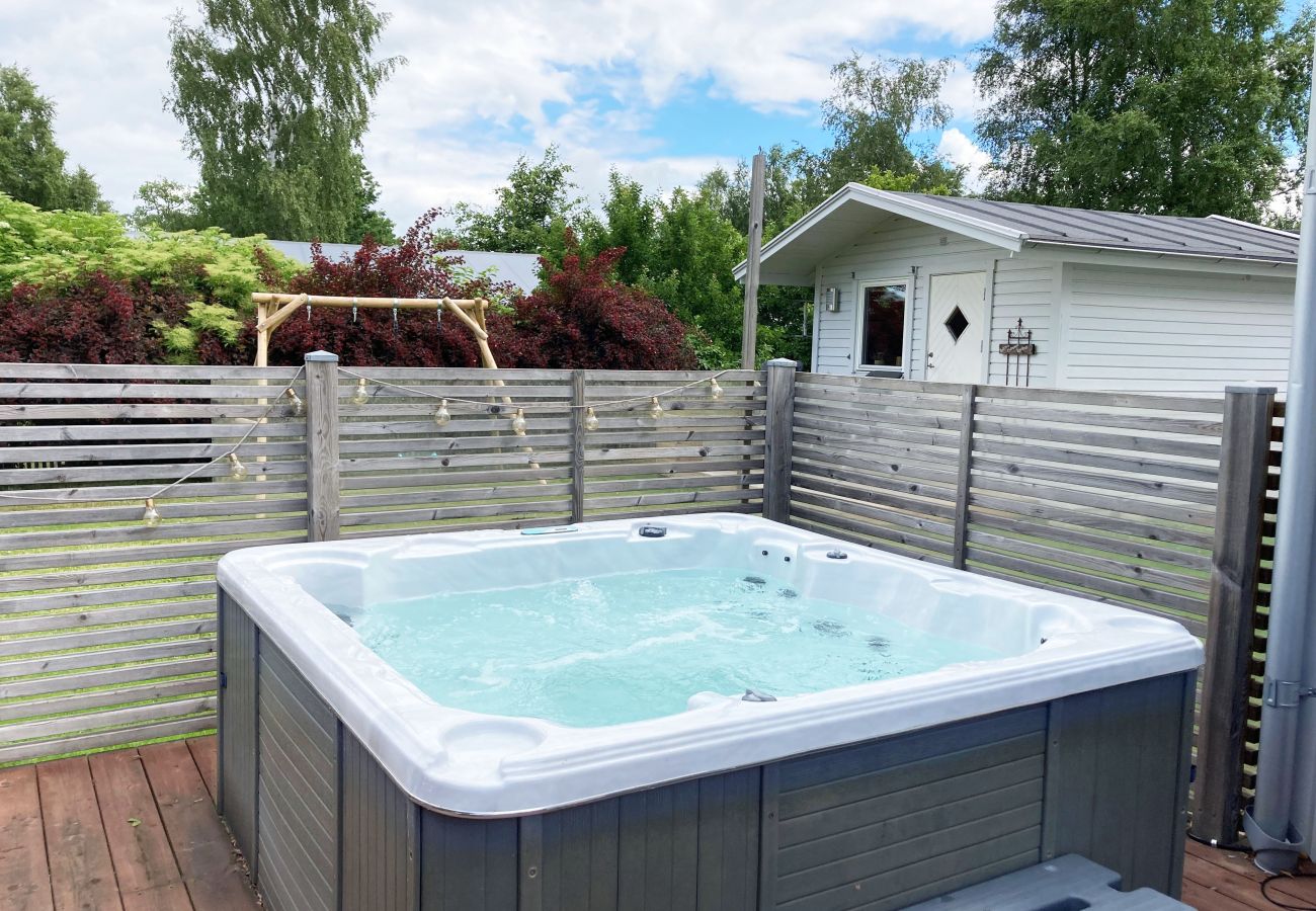 Ferienhaus in Ljungby - Luxuriöses Ferienhaus in Tallbacken mit Seeblick über Bolmen